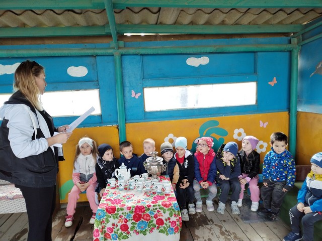 10 апреля 2024 г. специалисты Краснопартизанского СДК для детей дошкольной группы Краснопратизанской СШ провели развлекательную программу «У самовара!».